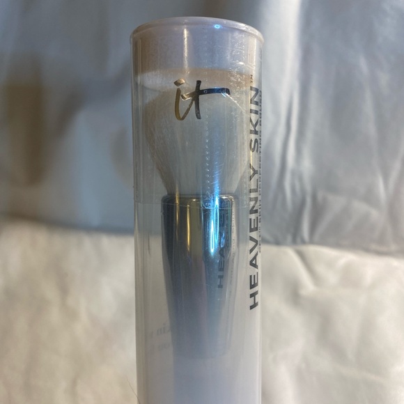 it cosmetics Other - IT Cosmetics CC+ Skin Perfecting Brush